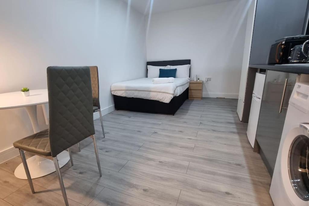 Brand New Collection Of Studios Close To Tube Station Londres Exterior foto