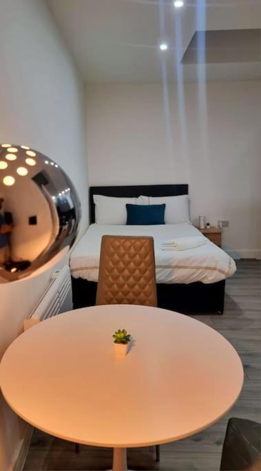 Brand New Collection Of Studios Close To Tube Station Londres Exterior foto