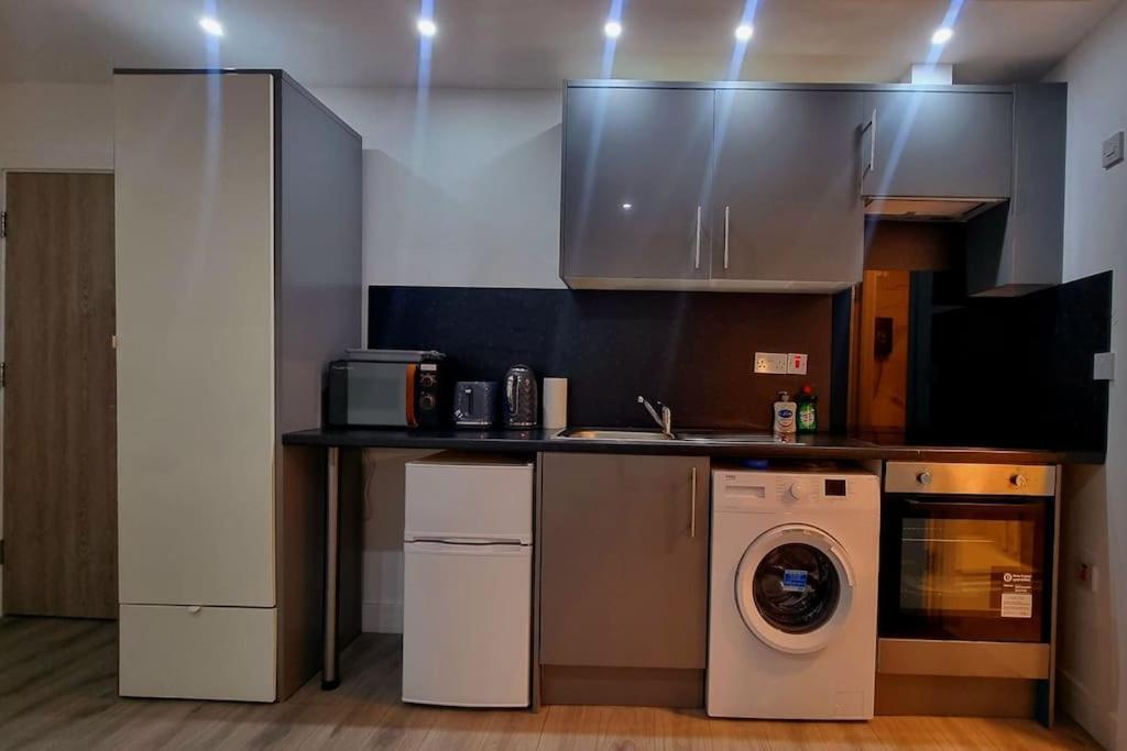 Brand New Collection Of Studios Close To Tube Station Londres Exterior foto